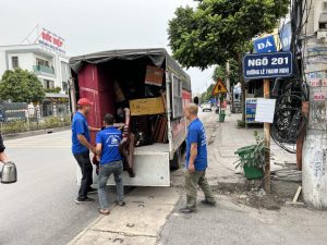 Hệ thống xe tải thùng kín chuyên dụng của dịch vụ chuyển nhà Cẩm Phả đảm bảo an toàn đồ đạc.